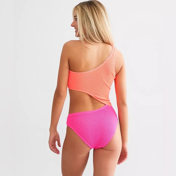 Cyn & Luca swim - Picture 4 of 5